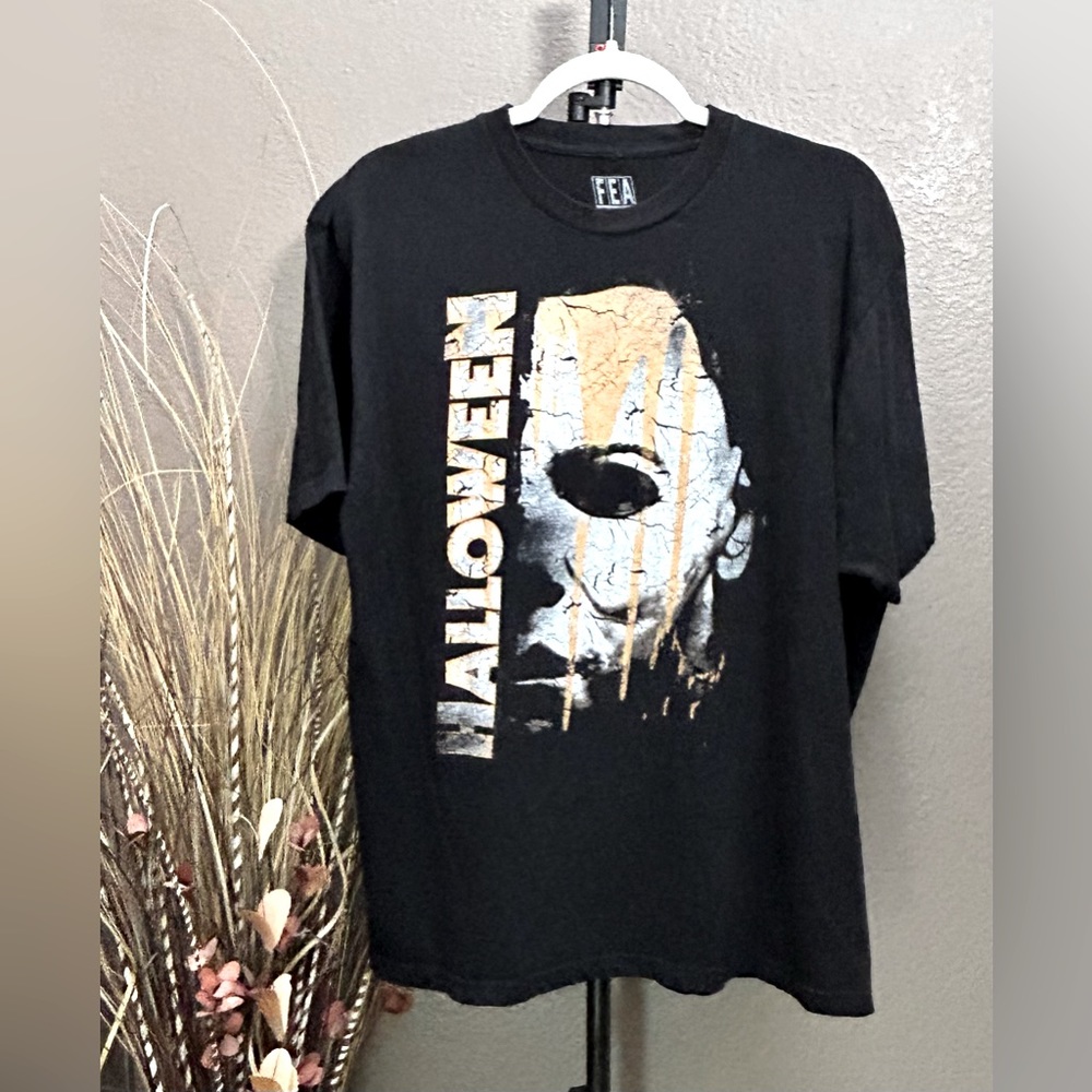 FEA merchandising Halloween T-shirt in great condition classic t!!